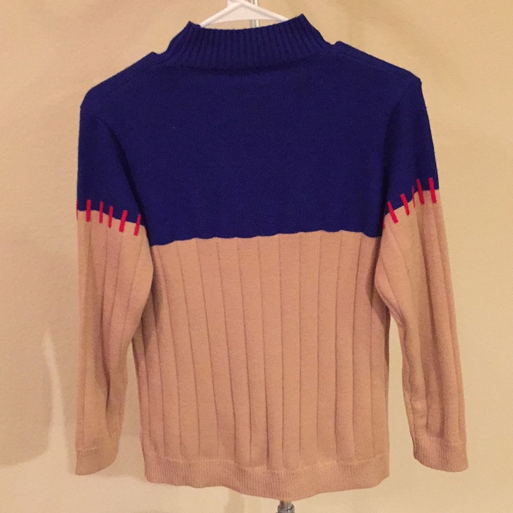 Pretty sweater - Picture 2 of 3